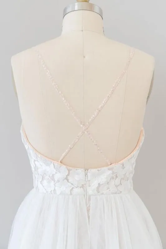 Amazing Chapel Train Appliques Tulle Wedding Dress