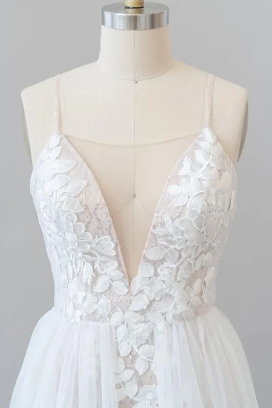 Amazing Chapel Train Appliques Tulle Wedding Dress