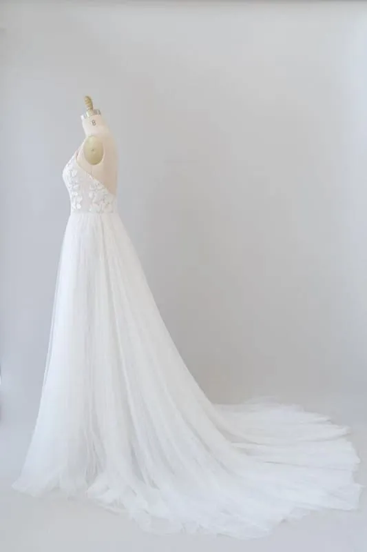 Amazing Chapel Train Appliques Tulle Wedding Dress