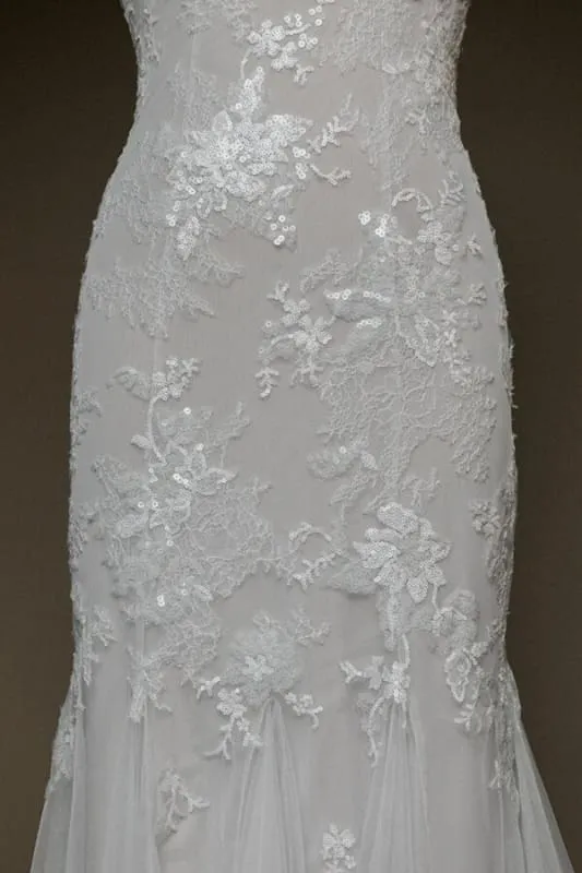 Amazing V-neck Appliques Mermaid Wedding Dress